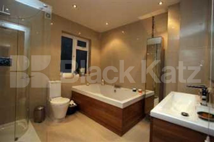 			4 Bedroom, 1 bath, 1 reception House			 Harcourt Road, Alexandra Palace